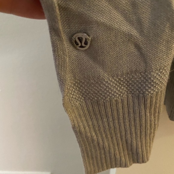 Lululemon split side shirt sleeve sweater - Picture 3 of 4
